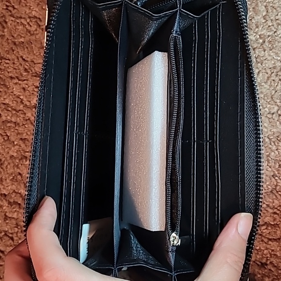 Disney minnie mouse wallet BRAND NEW Disney's Mickey & Minnie Zip Around - Picture 13 of 15